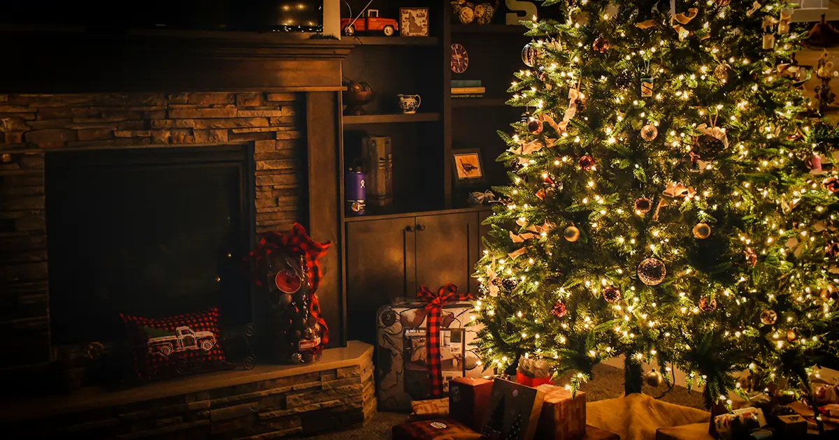 A beautiful Christmas tree decorated for the holidays.